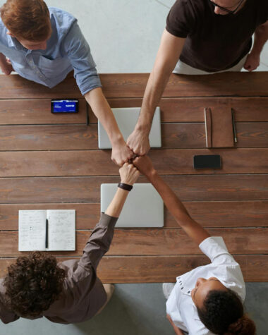Jak najkorzystniej przejść z etatu na B2B? Kompleksowy poradnik