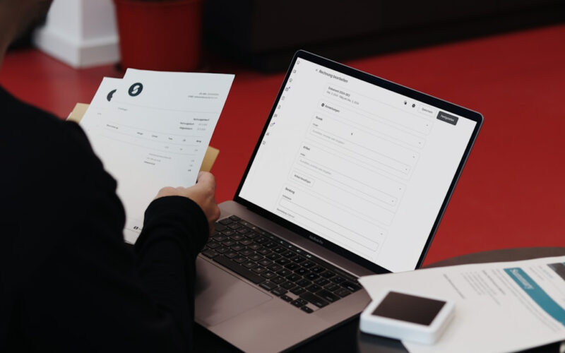 Dlaczego Twoja firma potrzebuje prostego portalu do akceptacji kosztów i pobierania faktur sprzedażowych
