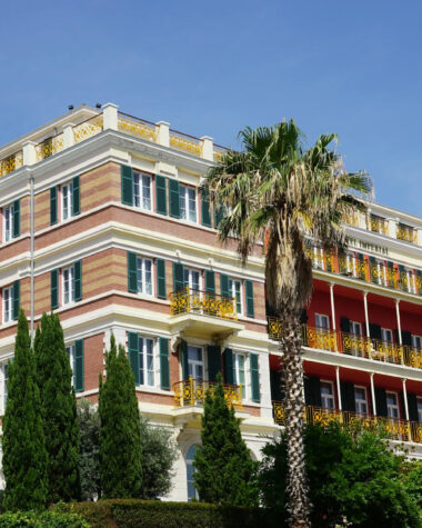 Jak działa system HMS w dużych hotelach?