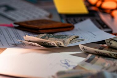 Faktoring jako ratunek dla płynności finansowej firmy — kiedy naprawdę się opłaca