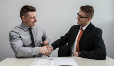 Umowa zlecenie a umowa o dzieło — różnice, składki i podatki w 2026
