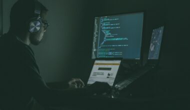 Ile zarabia się w cybersecurity? Ścieżka kariery od zera do specjalisty