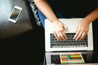 Jak wybrać konto firmowe freelancer pracującego z zagranicznymi klientami?