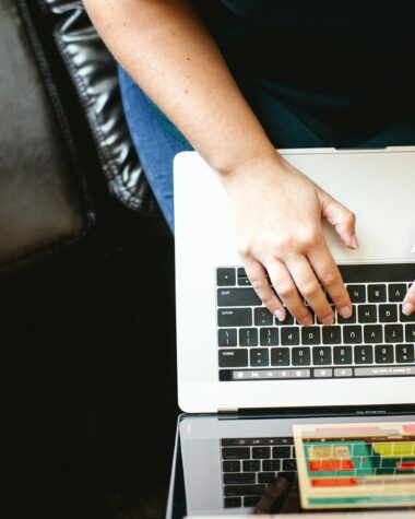 Jak wybrać konto firmowe freelancer pracującego z zagranicznymi klientami?