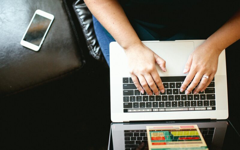 Jak wybrać konto firmowe freelancer pracującego z zagranicznymi klientami?