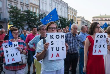 Dlaczego zrównanie wieku emerytalnego kobiet i mężczyzn jest potrzebne? Debata ministra funduszy