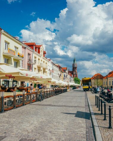 Czek turystyczny 2026 — dopłata 300-600 zł do urlopu. Kto może skorzystać i jak złożyć wniosek?