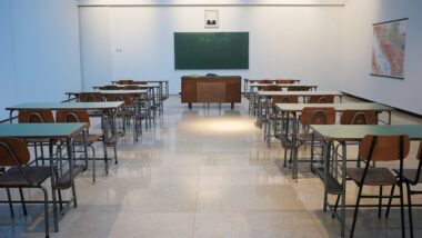17 tys. wakatów w szkołach przed rokiem szkolnym — brakuje matematyków, polonistów i psychologów
