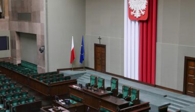 Budżet 2027: 8 mld na atom, składka UE rośnie do 47,6 mld zł, Fundusz Kościelny +11 mln