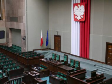 Budżet 2027: 8 mld na atom, składka UE rośnie do 47,6 mld zł, Fundusz Kościelny +11 mln