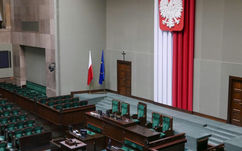 Budżet 2027: 8 mld na atom, składka UE rośnie do 47,6 mld zł, Fundusz Kościelny +11 mln