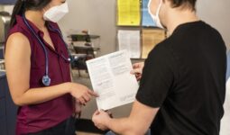 Mniej L4 niż rok temu — 14,1 mln zwolnień w I półroczu, na co braliśmy najczęściej