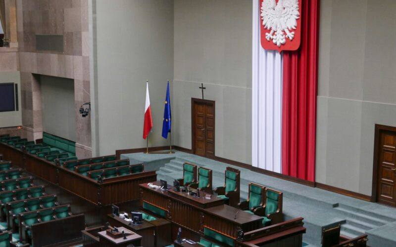 Windfall tax uchwalony -- Sejm nałożył podatek od nadzwyczajnych zysków koncernów paliwowych