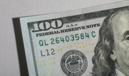 Inflacja CPI w USA 3,7% — Fed może znów podnieść stopy. Co z RPP i ratami kredytów?