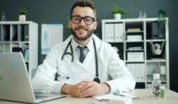 Od 1 stycznia 2027 r. L4 tylko na jedną umowę — na drugiej można pracować