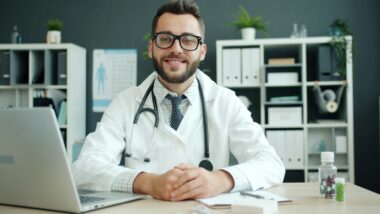 Od 1 stycznia 2027 r. L4 tylko na jedną umowę — na drugiej można pracować