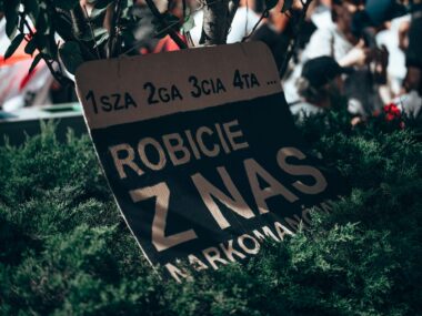 Płace realnie rosną najwolniej od 2023 roku — z 516 zł podwyżki zostaje 150 zł