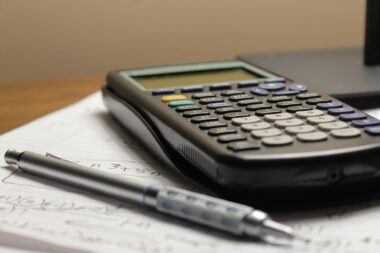 Sejm uchwalił wyższy próg PIT — 130 tys. zł, stawka 24 proc. i do 300 zł miesięcznie